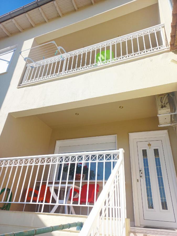 Evis Maisonette With Sea View Флогита Екстериор снимка